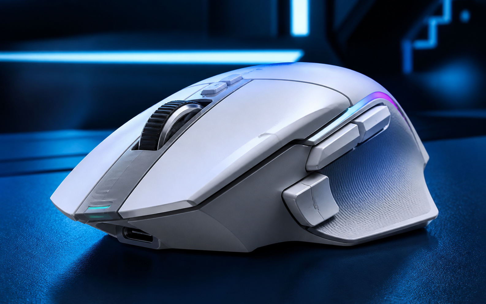 ภาพประกอบ Logitech G502 X PLUS สีดำพร้อมไฟ RGB ในสตูดิโอ